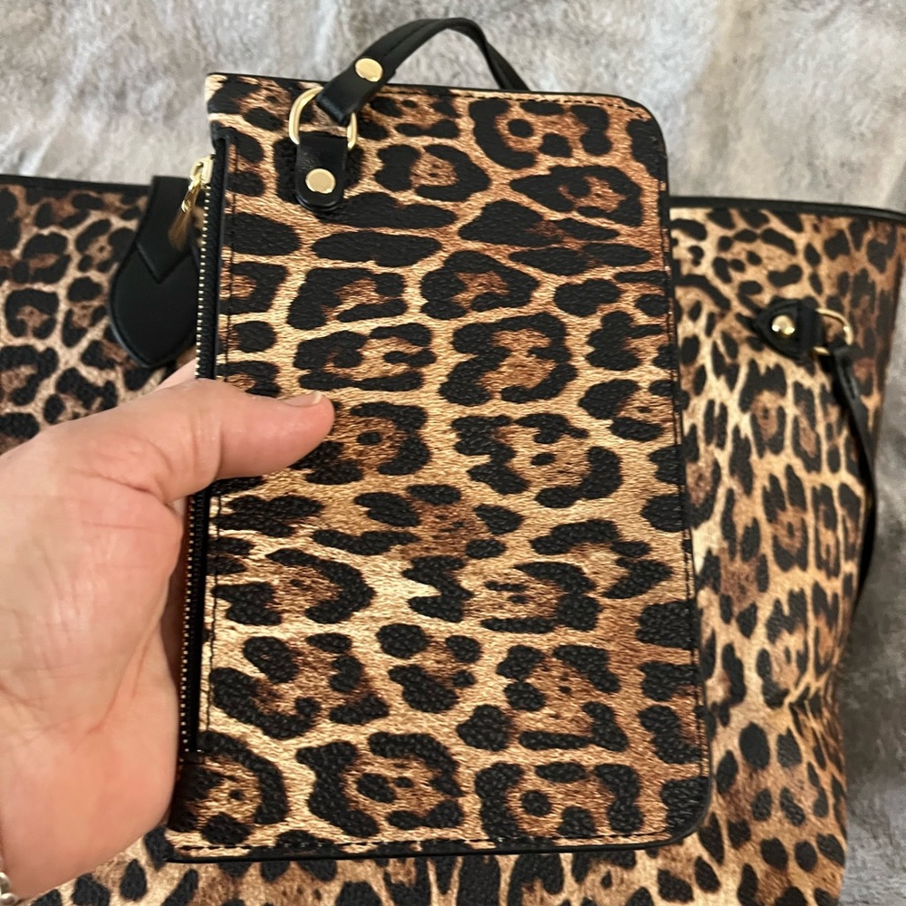 NWOT Daisy Rose Leopard Print Tote with Pouch - Picture 6 of 12